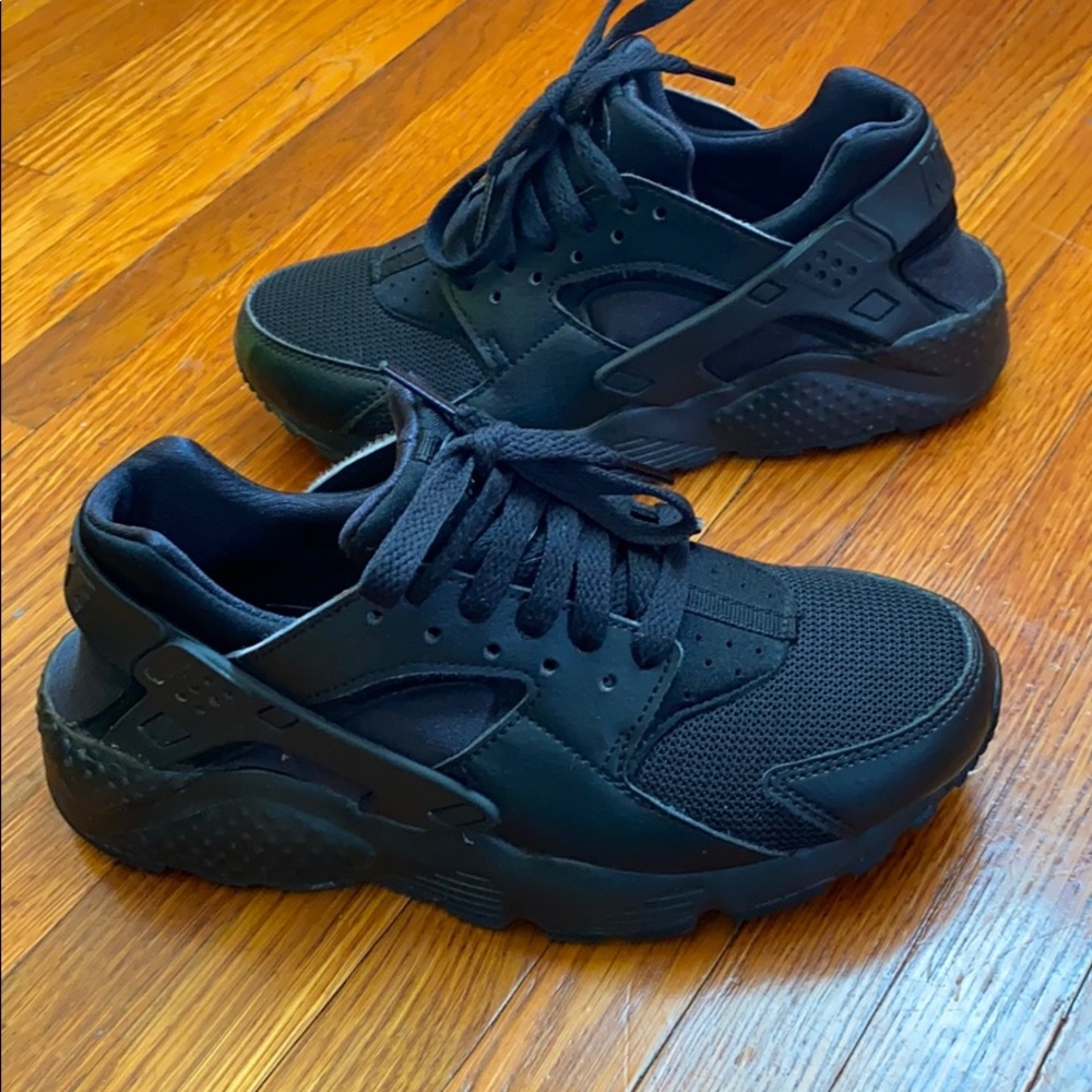 Black Huaraches